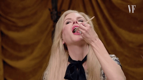 Nicole Kidman mostra il suo talento di mangiatrice di insetti