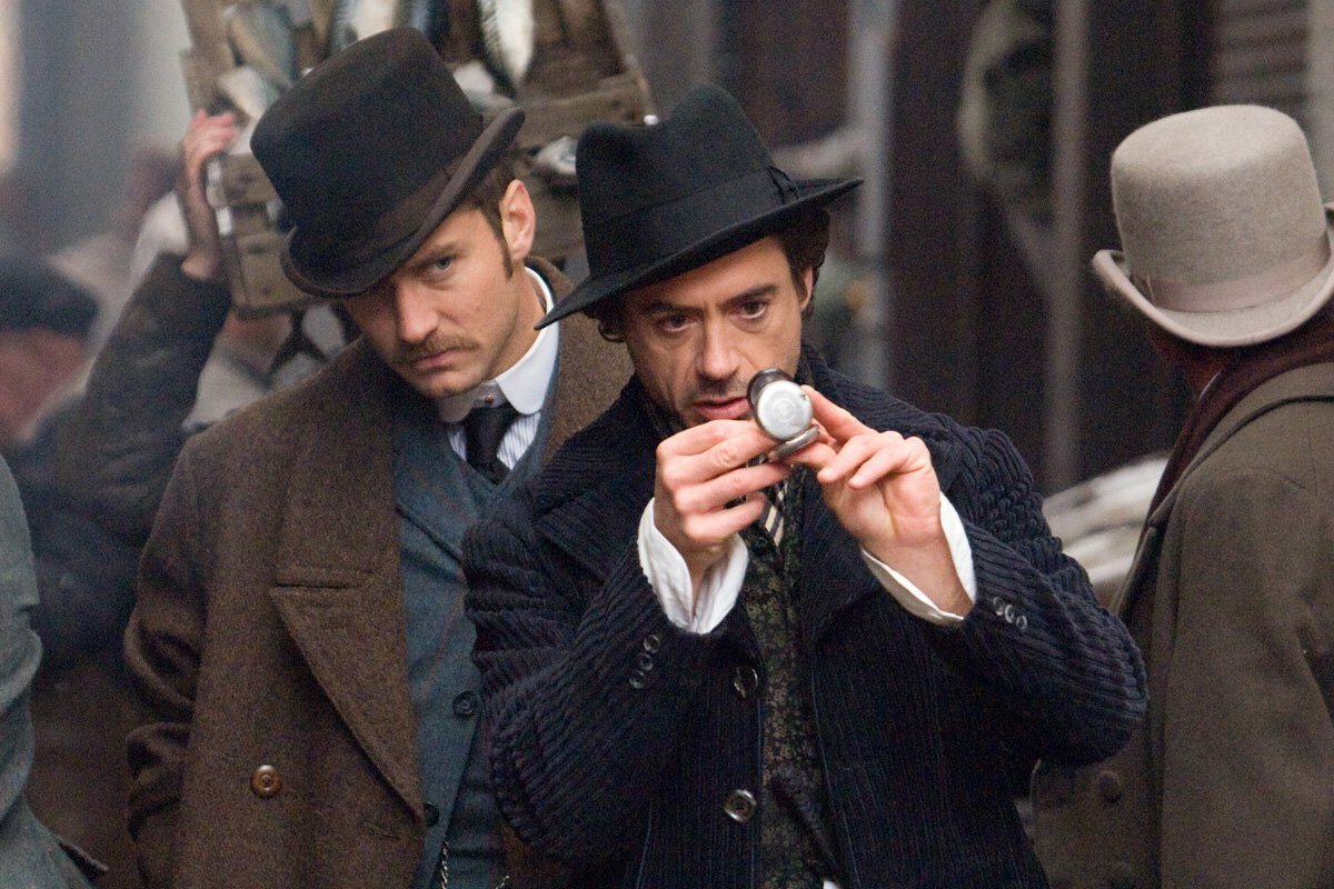 Sherlock Holmes in una scena del film