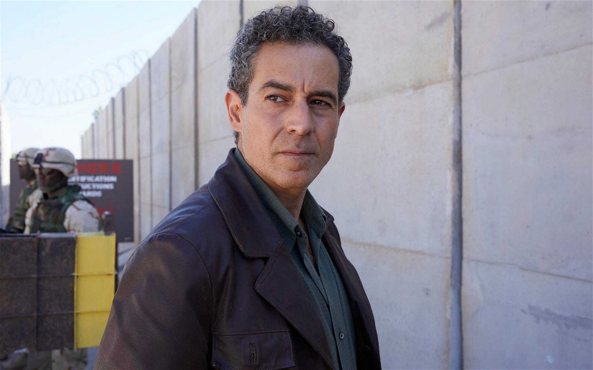 Waleed Zuaiter in una scena della serie Baghdad Central