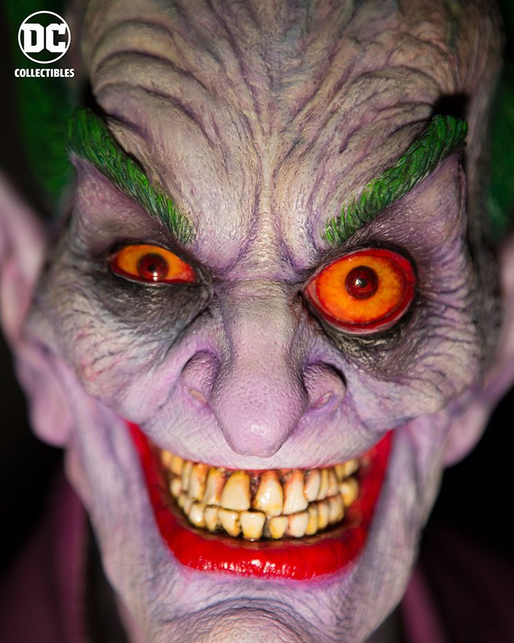 Un primo piano del busto di Joker creato e disegnato da Rick Baker