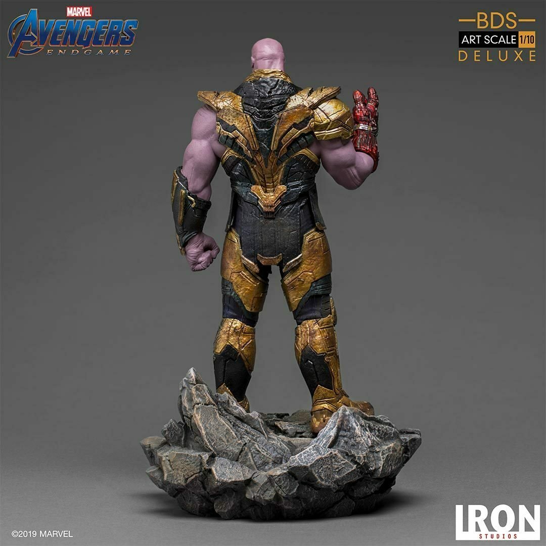 La statua di Thanos di Iron Studios - figura intera