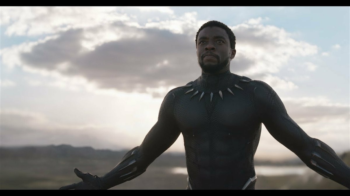 Chadwick Boseman in una sequenza di Black Panther