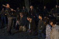Copertina di The Walking Dead: la scena di Negan è stata girata con 11 vittime