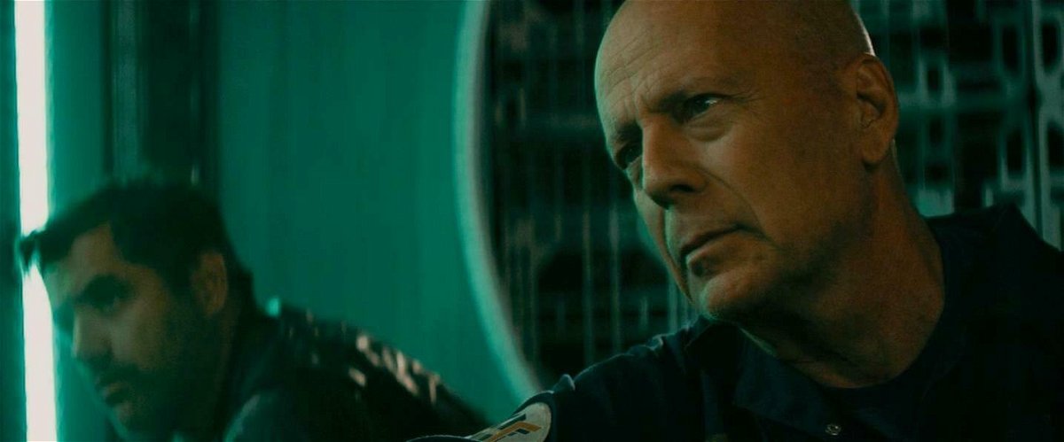 Bruce Willis in una scena del film Anti-Life
