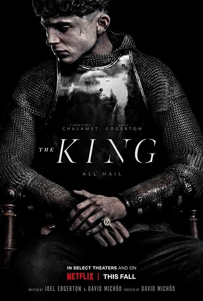 Timothée Chalamet seduto sul trono nel poster de Il Re (The King)
