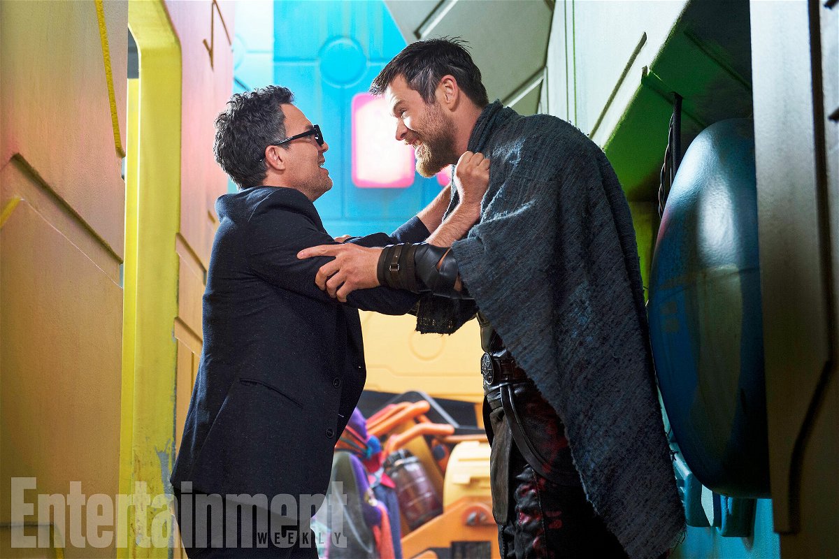 Mark Ruffalo e Chris Hemsworth in Thor: Ragnarok