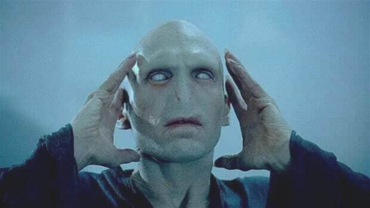 Harry Potter - Voldemort si tiene la testa tra le mani