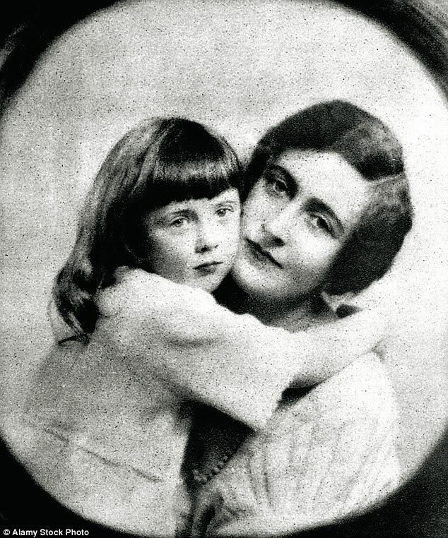 Agatha Christie con la figlia