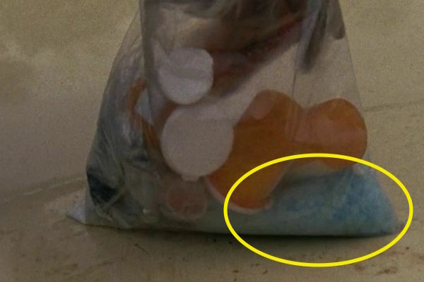 Clicca per vedere l'immagine originale The Walking Dead: le metanfetamine blu di Breaking Bad scovate nella serie