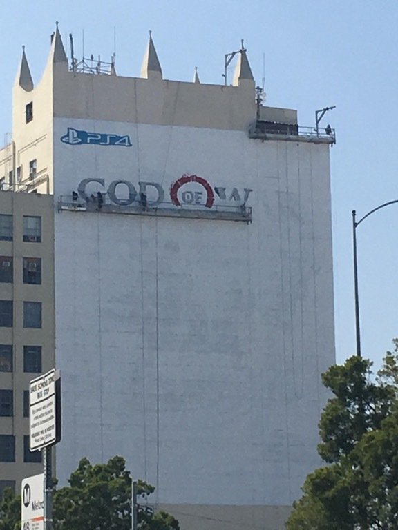 Los Angeles accoglie un enorme cartellone di God of War