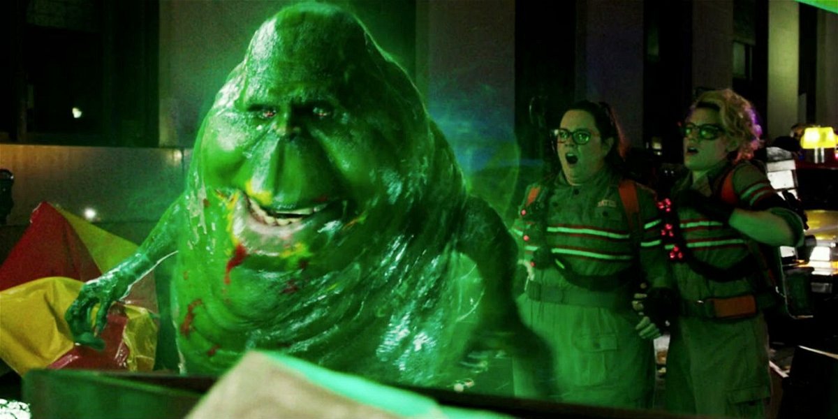 Slimer in una scena di Ghostbusters del 2016, il fantasma sta mangiando