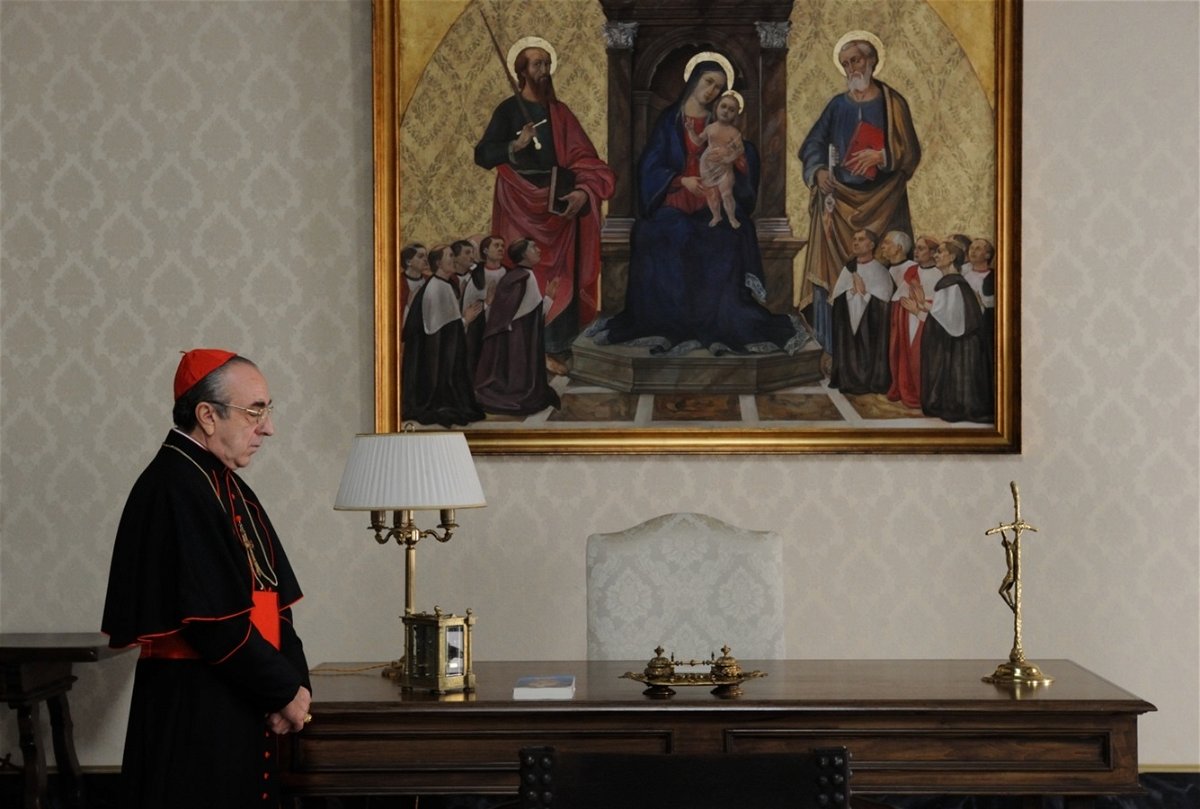 Silvio Orlando è il Cardinal Voiello in The Young Pope