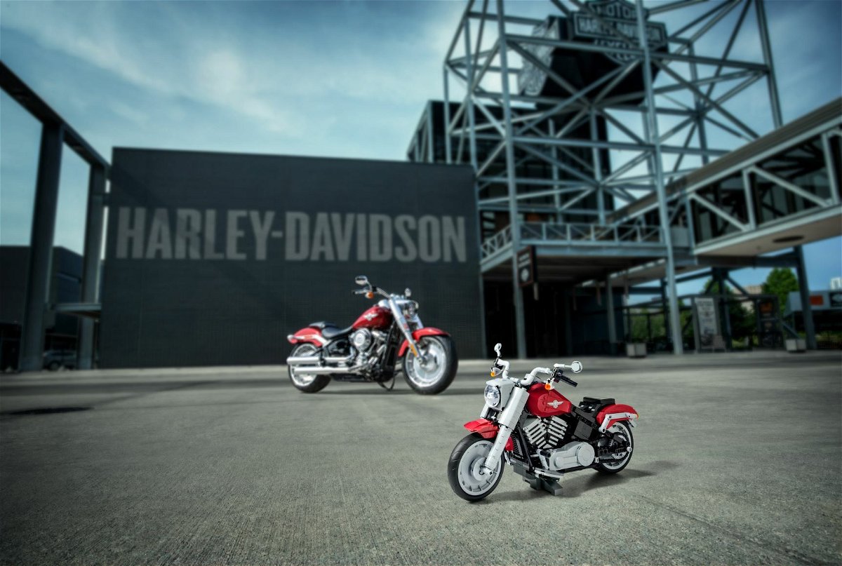 Harley-Davidson LEGO a confronto con l'originale