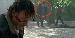 Copertina di The Walking Dead: chi ha notato il voyeur che fotografa Glenn morto?