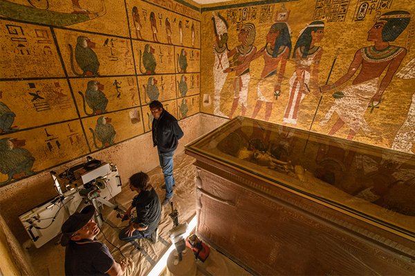 Tomba di Tutankhamo: tecnici a lavoro