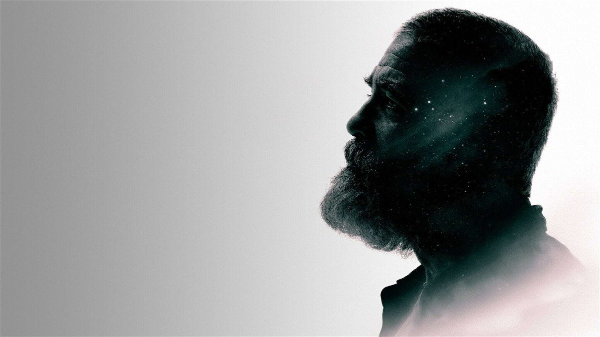 Profilo di George Clooney in un'immagine promozionale di The Midnight Sky