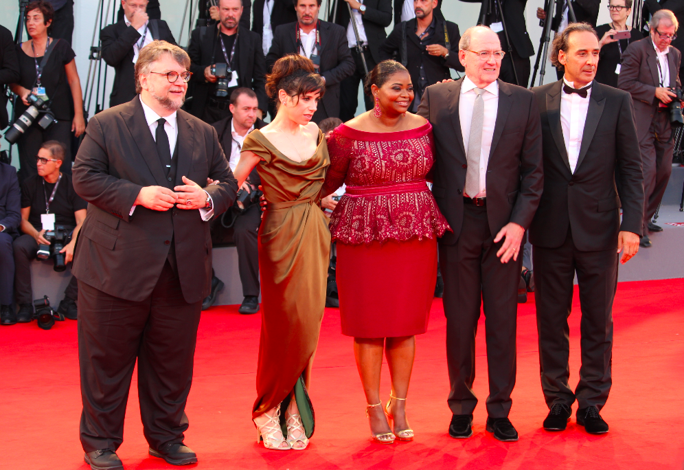 Guillermo Del Toro e il cast di The Shape Of Water sul red carpet di Venezia 74