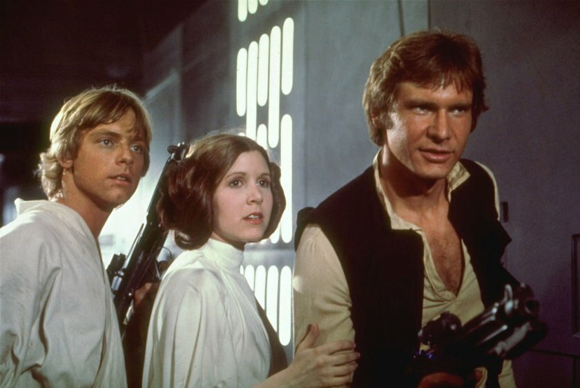 Mark Hamill, Carrie Fisher e Harrison Ford in una scena del film Star Wars del 1977