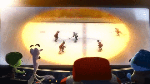 Una partita di hockey diventa una partita di calcio in Inside Out
