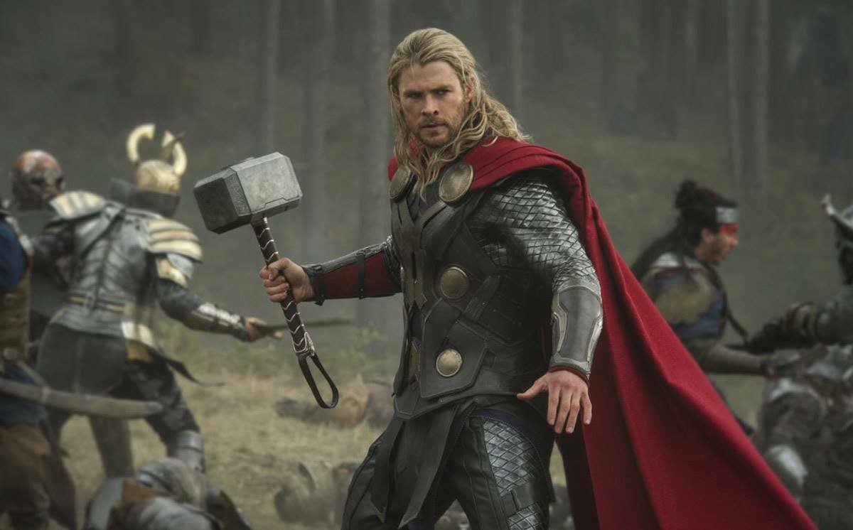 Chris Hemsworth nei panni di Thor in Thor: The Dark World
