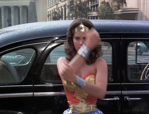 Wonder Woman respinge proiettili nella serie anni '70