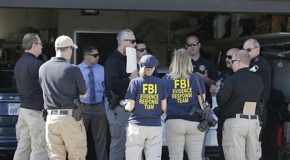 Gli agenti dell'FBI al momento dell'arresto del Golden State Killer 