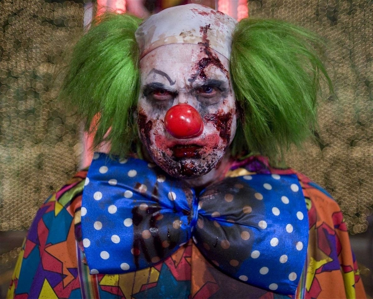 Un primo piano del clown di Zombieland