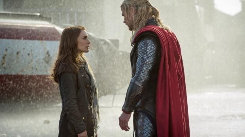 Natalie Portman e Chris Hemsworth nella saga Thor