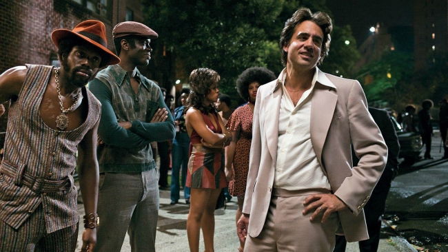Clicca per vedere l'immagine originale Bobby Cannavale in una scena di Vinyl