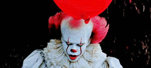 Pennywise con il suo palloncino
