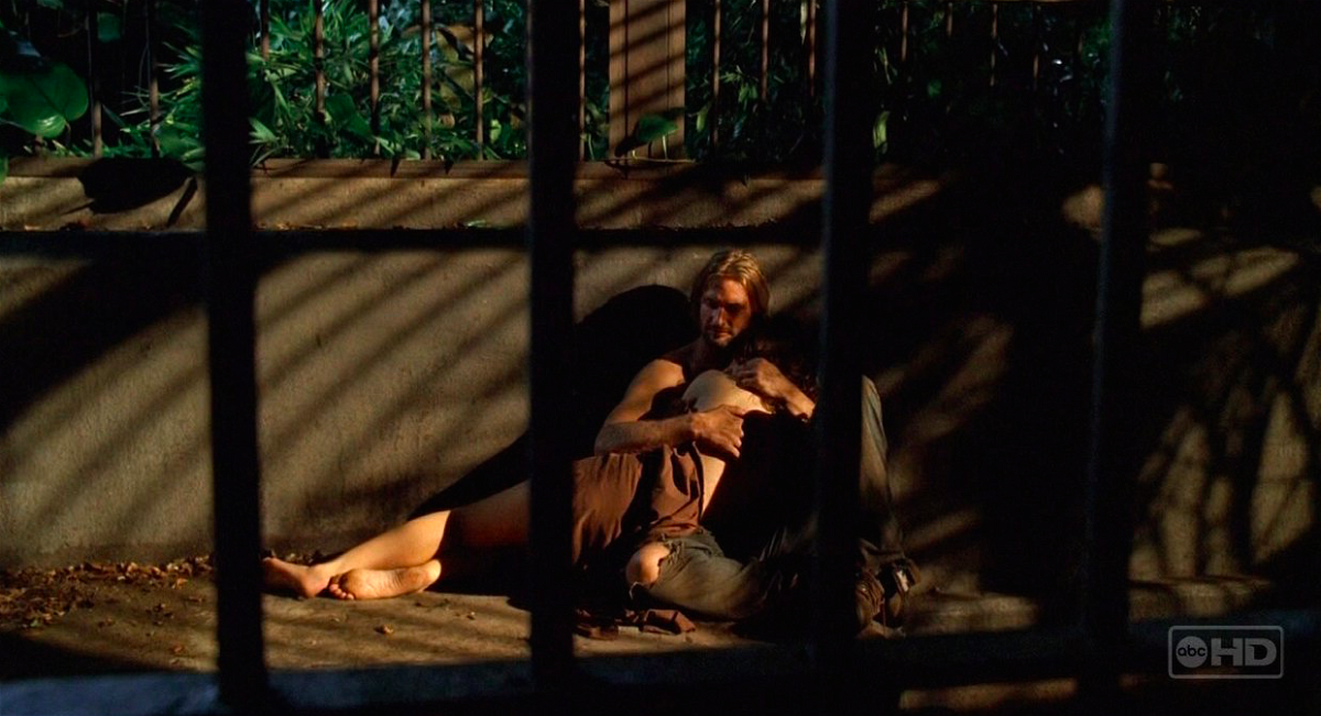 Kate e Sawyer, la passione esplode nella gabbia