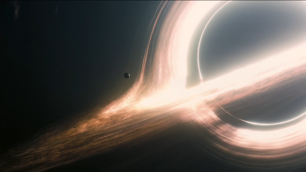 Il buco nero Gargantua visto nel film Interstellar