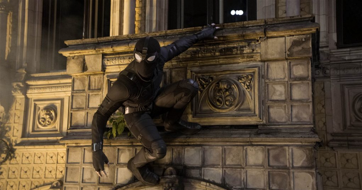 Spider-Man con un costume di fortuna a Praga