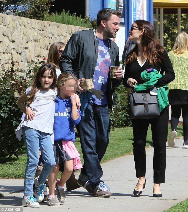 Una splendida foto di famiglia per Ben Affleck e Jennifer Garner con i loro figli