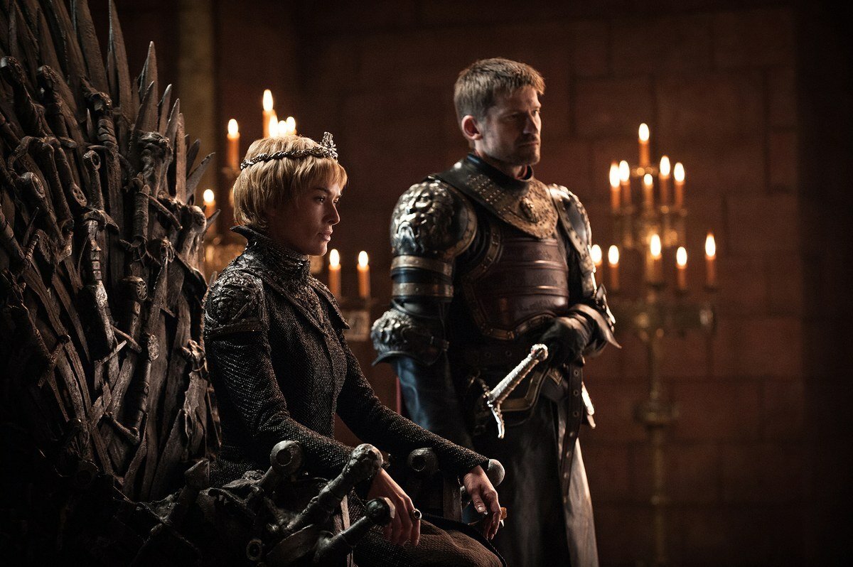 Cersei e Jaime sul trono di spade