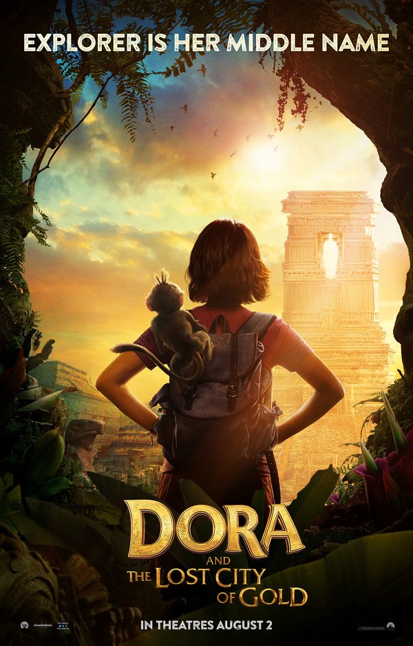 Dora e la città perduta, il poster americano mostra la protagonista Dora di spalle con lo zaino d'avventuriera e la sua fidata scimmietta