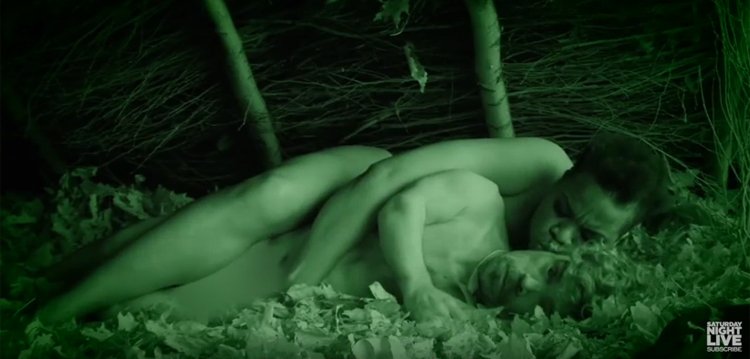 Peter Dinklage e Leslie Jones dormono a Naked and Afraid: Celebrity Edition - SNL