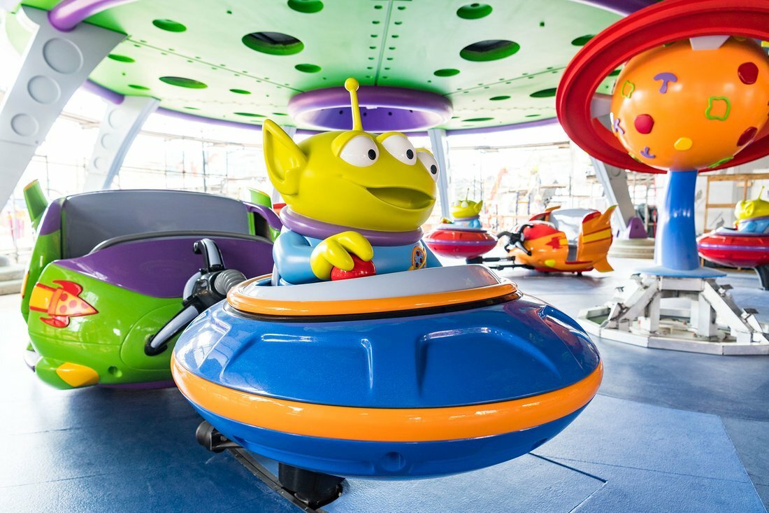 Alien Swirling Saucers è una delle giostre presenti nell'aera Toy Story Land di Disney Resort di Orlando