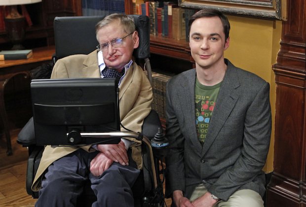 Stephen Hawking con Sheldon in The Big Bang Theory
