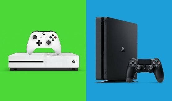Xbox One e PlayStation 4 nelle rispettive immagini promozionali