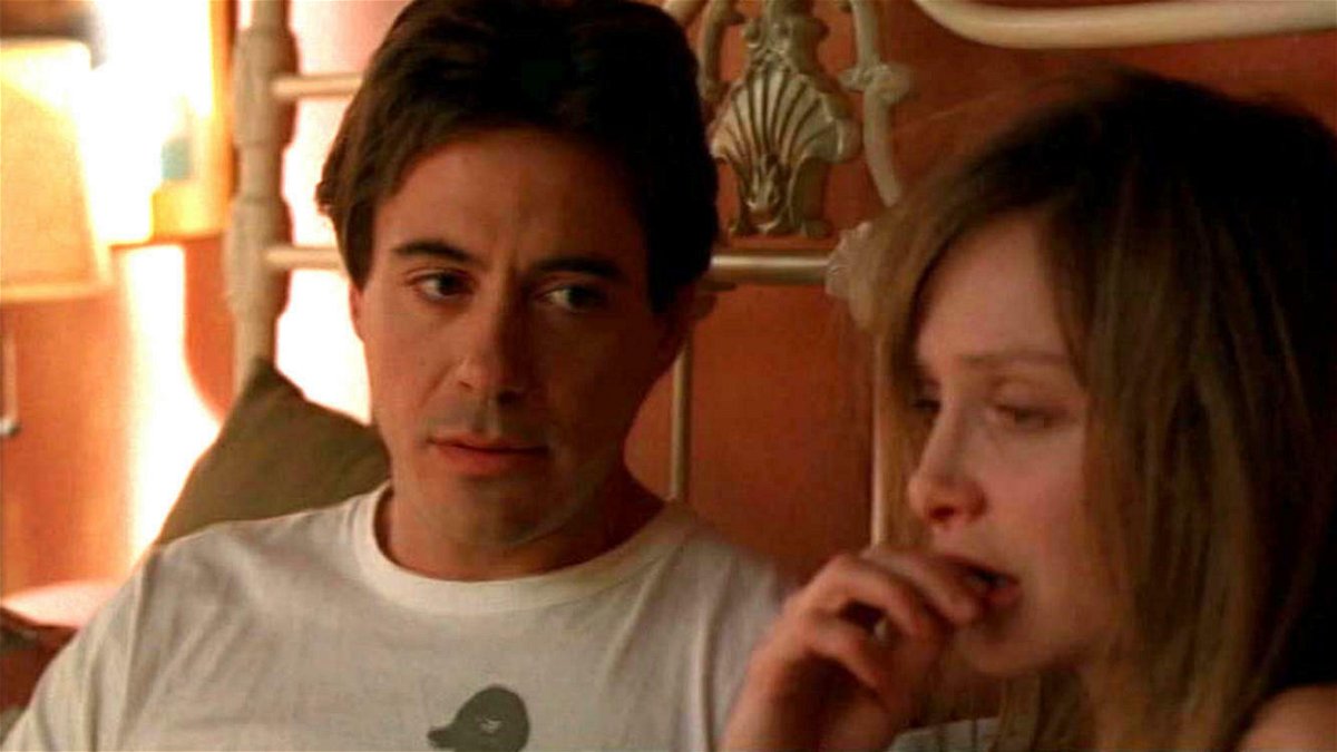Un'immagine di Robert Downey Jr. e Calista Flockhart in Ally McBeal