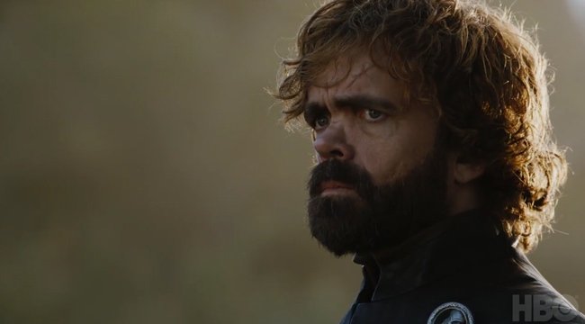 Tyrion Lannister mostra segni di preoccupazione in GoT 7x05