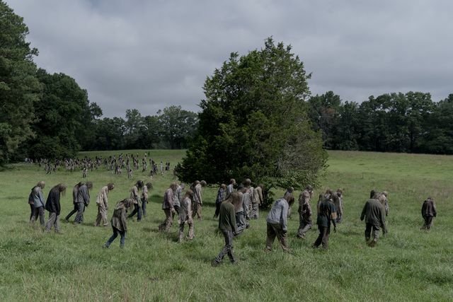 The Walking Dead: zombie nell'episodio 10x02