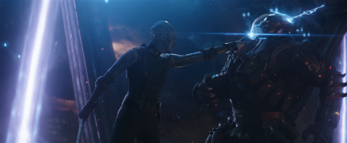 Nebula affronta un nemico non specificato in Avengers: Endgame