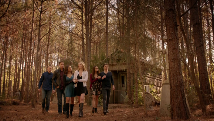 Il cast tra i boschi di Mystic Falls