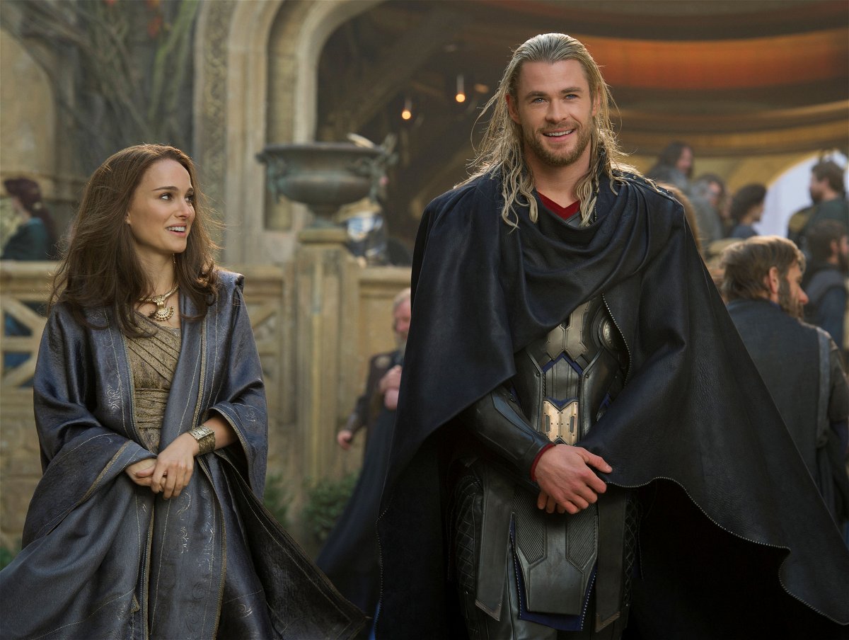 Una foto promozionale di Natalie Portman e Chris Hemsworth in Thor 2