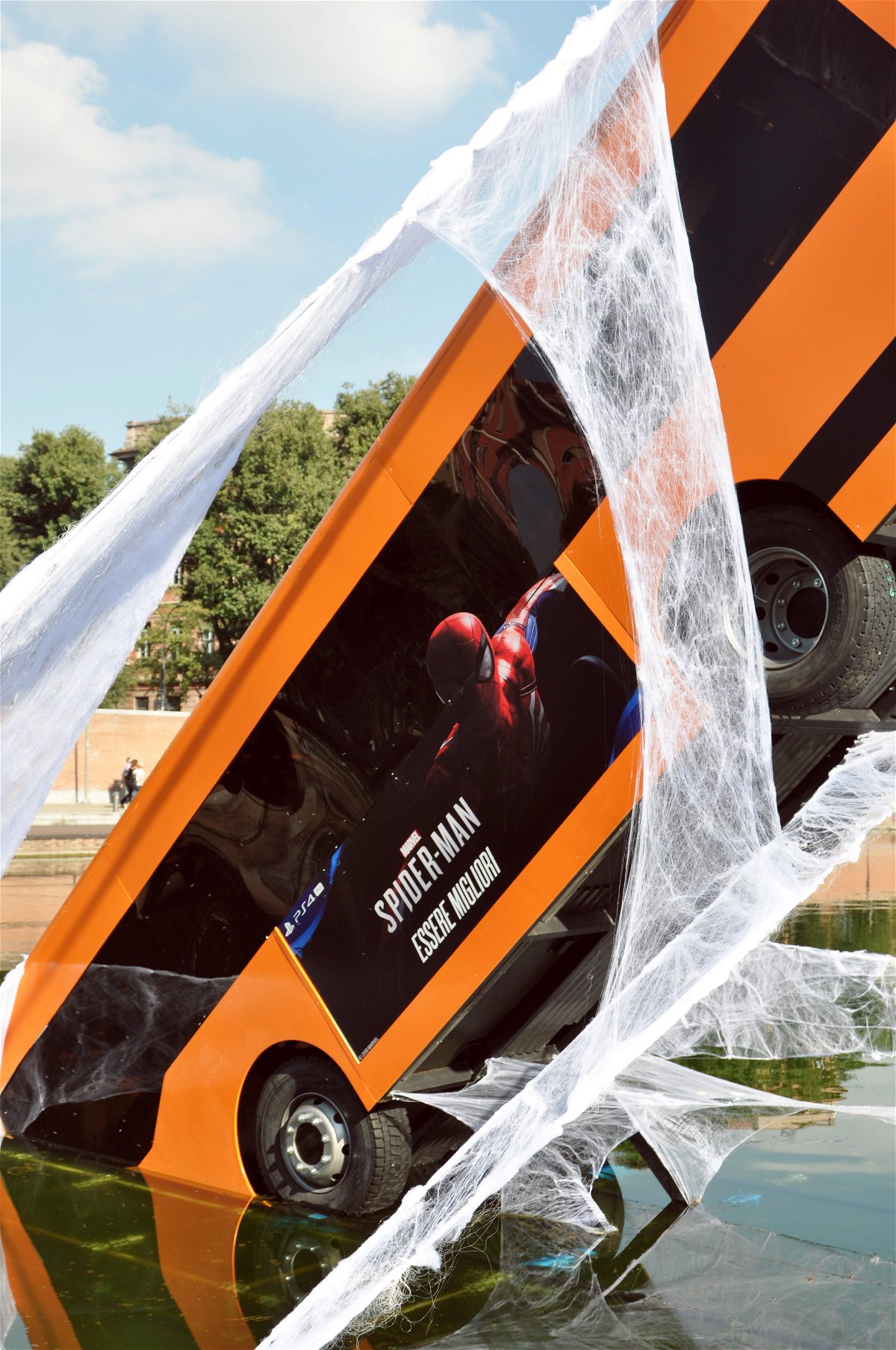 L'autobus salvato da Spider-Man a Milano
