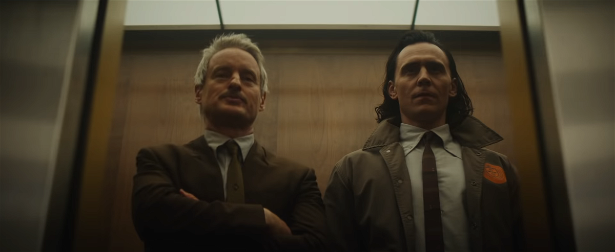 Da sinistra, Mobius (Owen Wilson) e Loki (Tom Hiddleston) in una scena di Loki