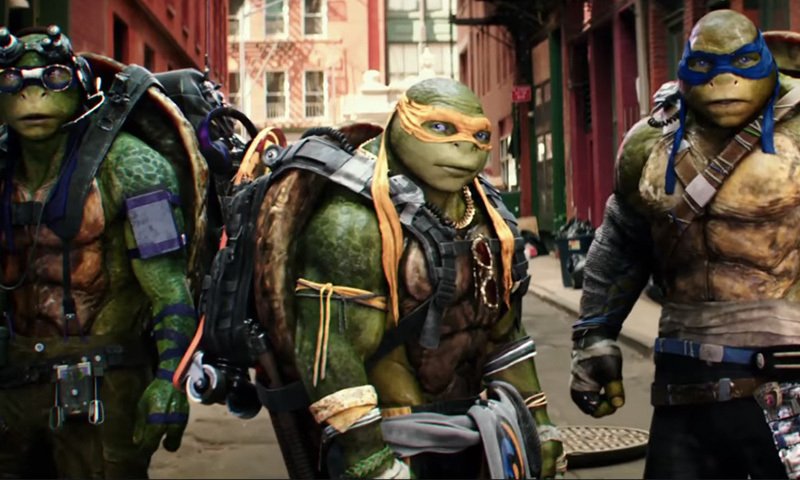 Donatello, Michelangelo e Leonardo in una sequenza del film del 2016