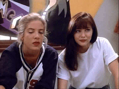 Donna e Brenda in un episodio di Beverly Hills 90210